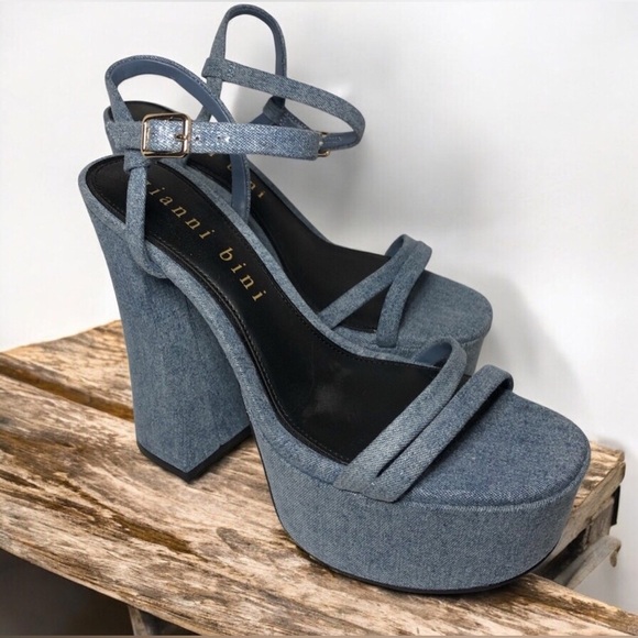 Gianni Bini Denim Blue Platform Sandals NWOT 8.5 - Picture 1 of 16